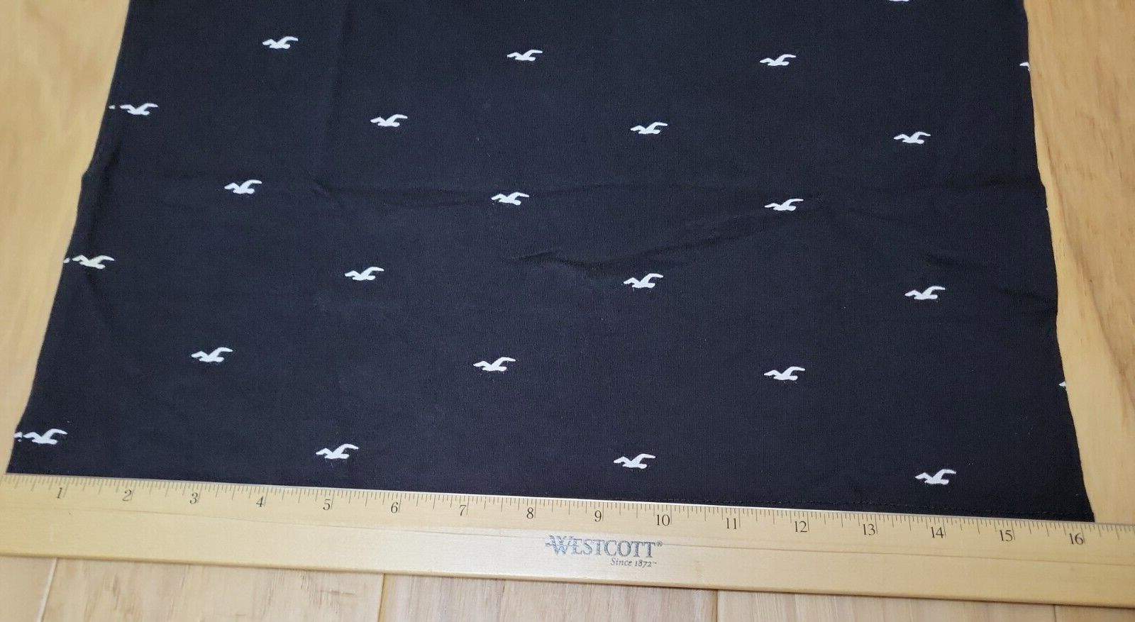 Hollister Must Have Collection – T-shirt – Size XXS – Black – White Birds – NWT