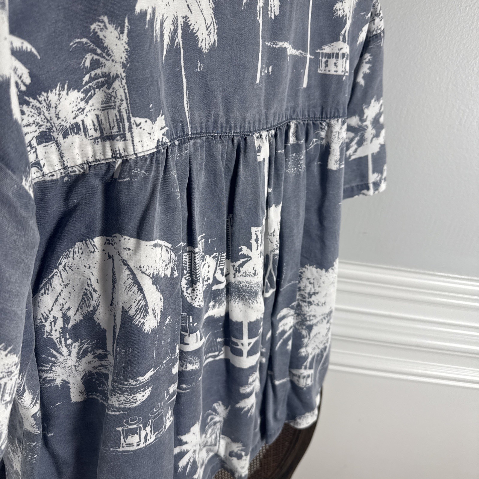 Jane + Delancey Womens Tropical Print Button-Up Short Sleeve Gray Lyocell – M