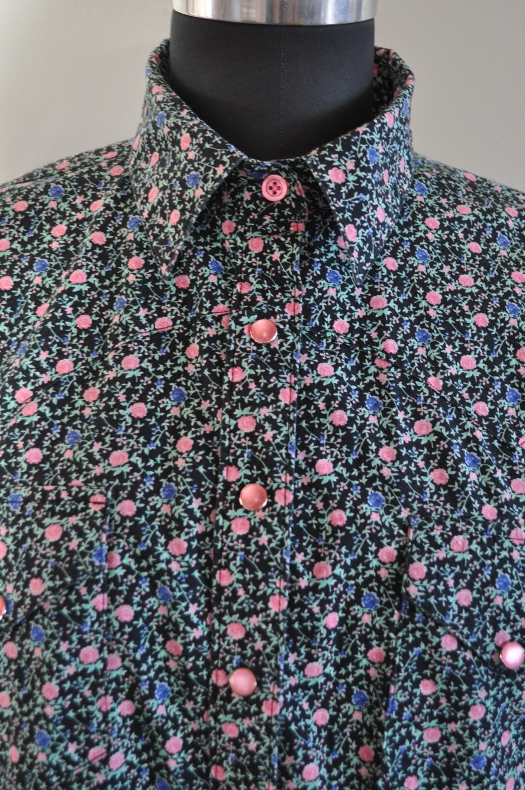 Cruel Girl Women’s size XL Long Sleeve Floral Western Snap Shirt
