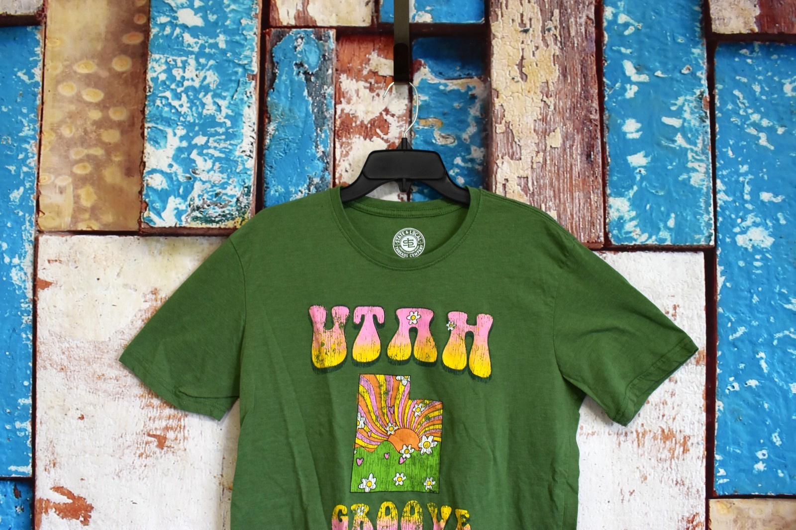 Women’s State Local Utah Groovy Graphic Tee Short Sleeve LARGE Green