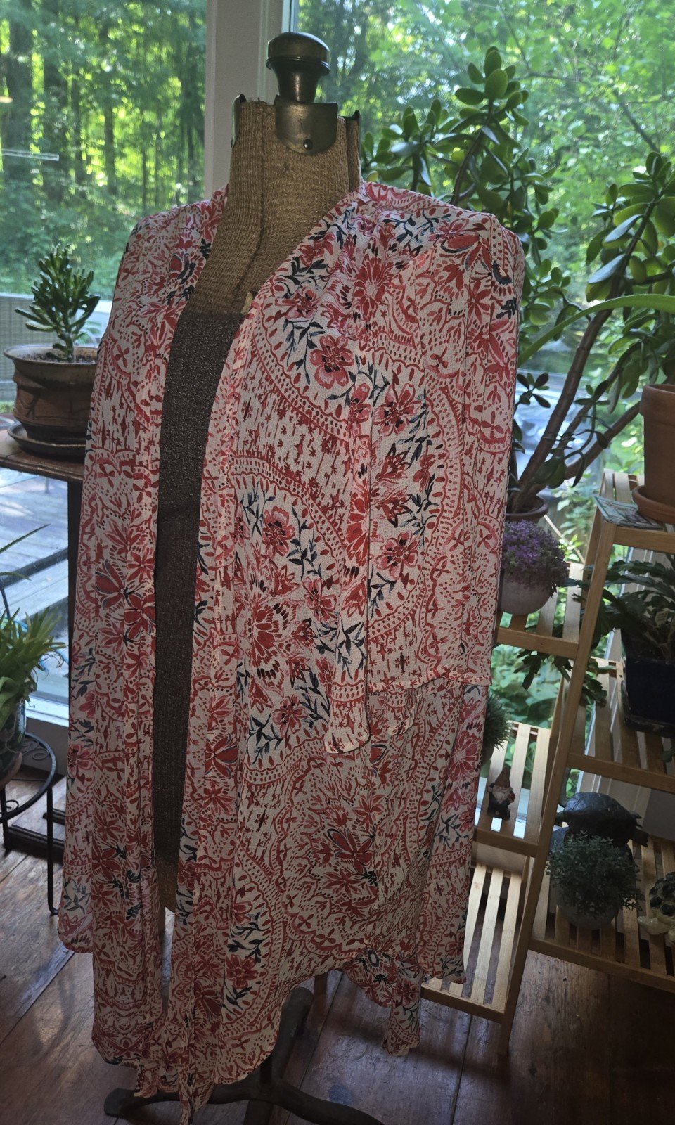 Torrid Size 1 (1X) Red White Floral Paisley Open Front Kimono Cardigan Duster
