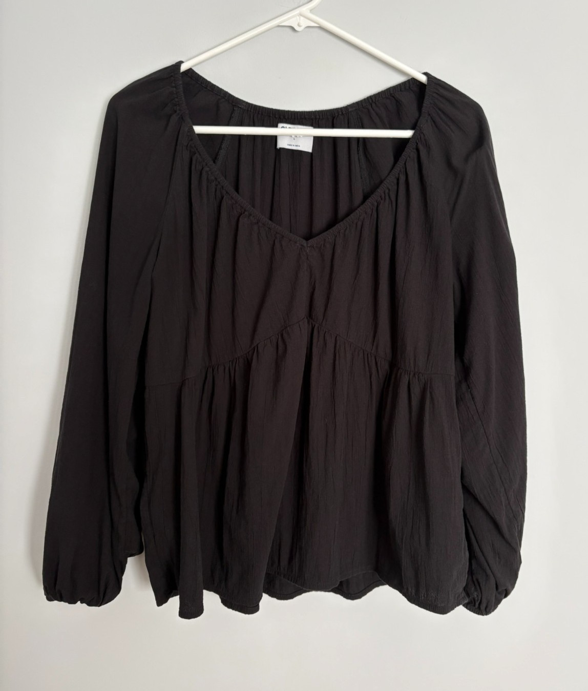 Old Navy Babydoll Top Black V-neck Empire Waist Crinkled Long Sleeves Peasant L