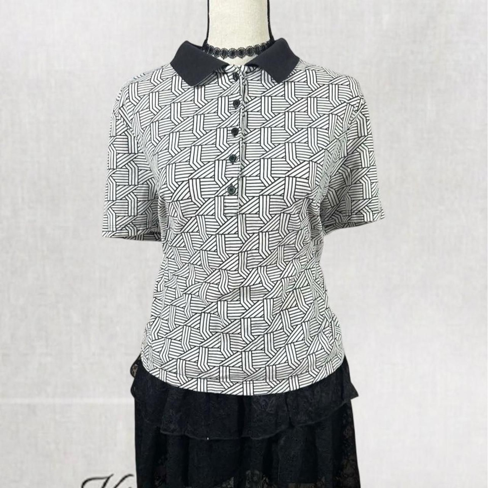 Preppy Geometric Patterned White and Black Polo with Contrast Collar