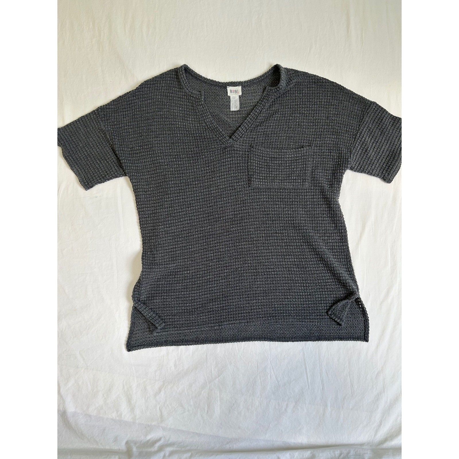 BIBI Charcoal Gray Waffle Knit Short Sleeve V-Neck Pocket Top Large BT1769-02