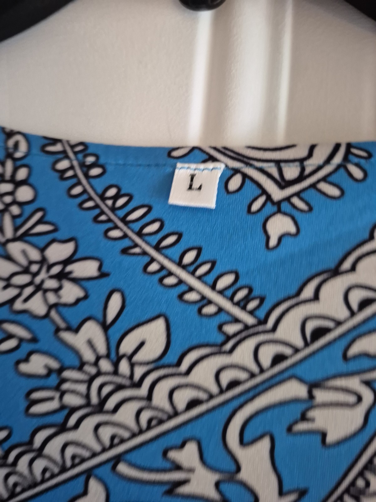 UNBRANDED Stretch Knit Top – L – Scoop Neck w/3 Btn Placket/Bib, Long Sleeves
