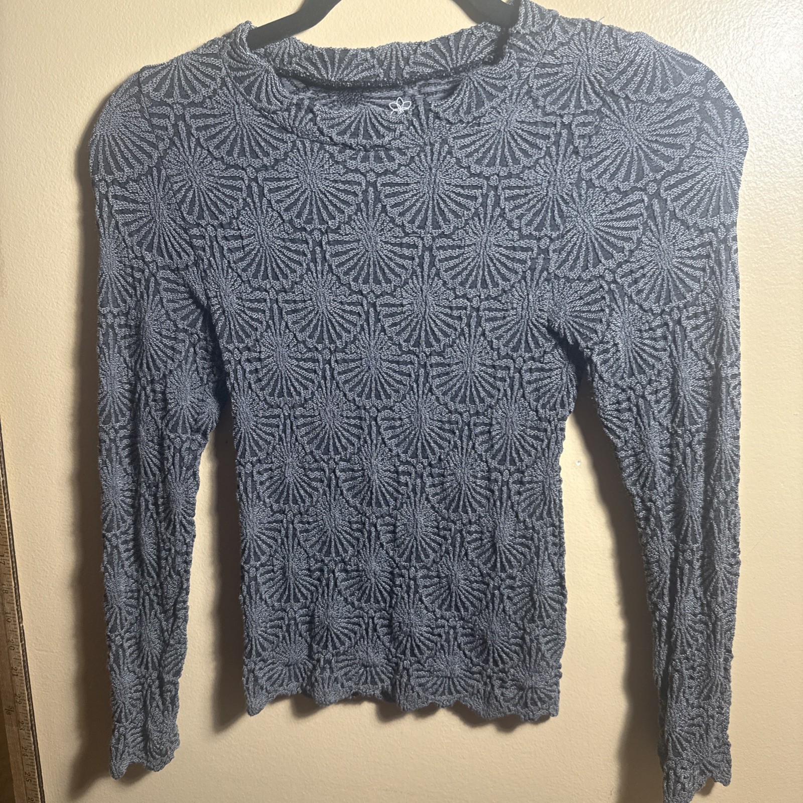Aura Small Women’s Long Sleeve Model Spandex Grey Shirt