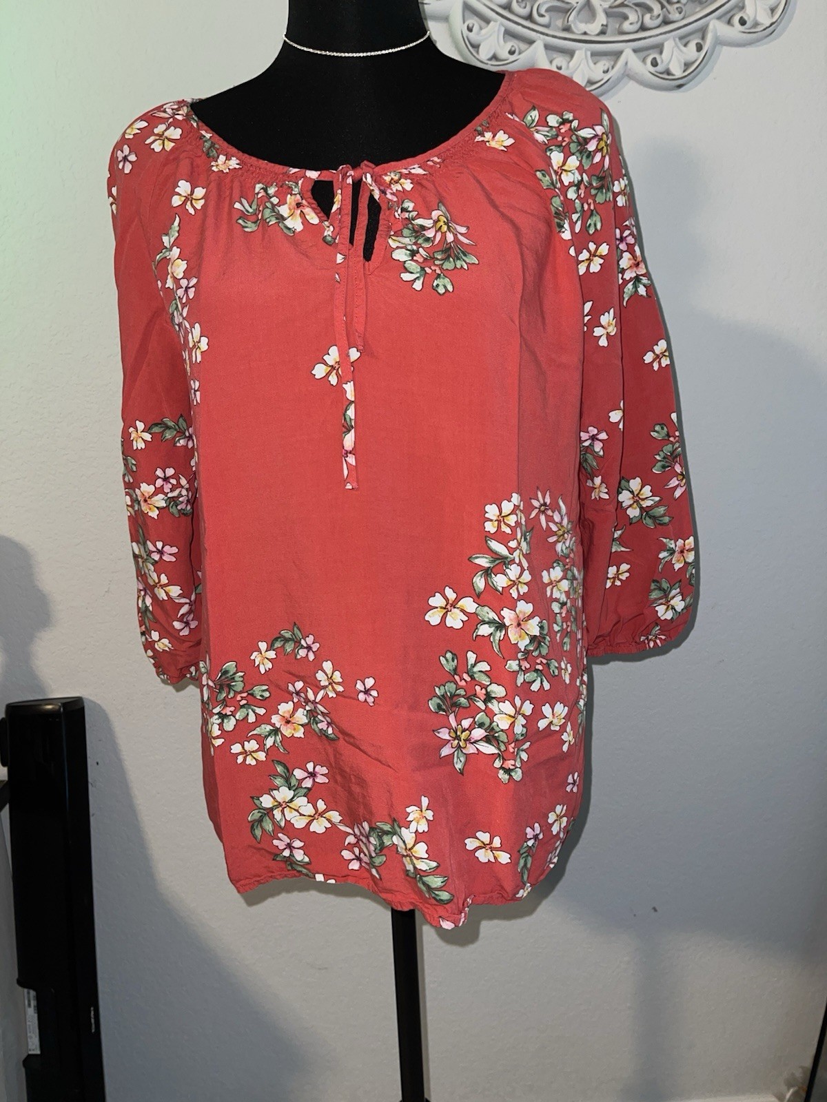St. John’s Bay Women’s L Red Floral Woven Blouse Round Neck 3/4 Sleeve Tie