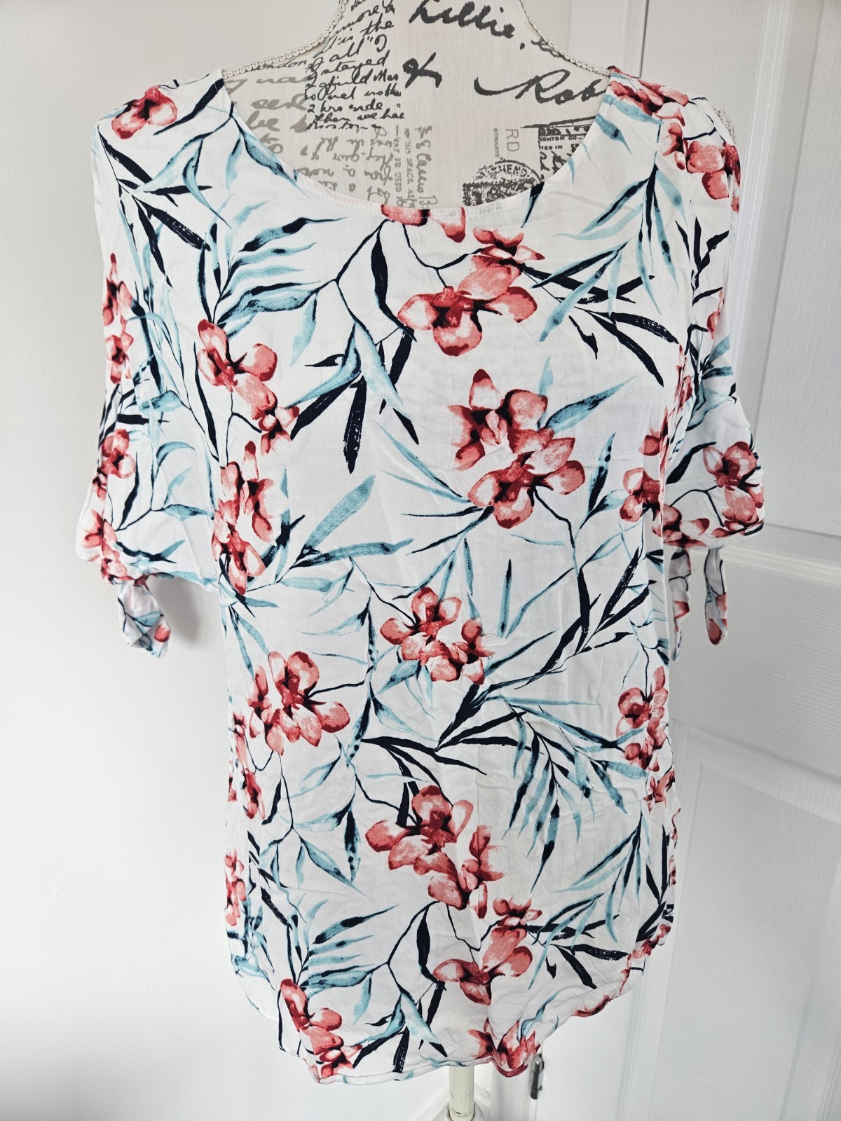Bonmarche cream T shirt blouse top size uk 12 floral print