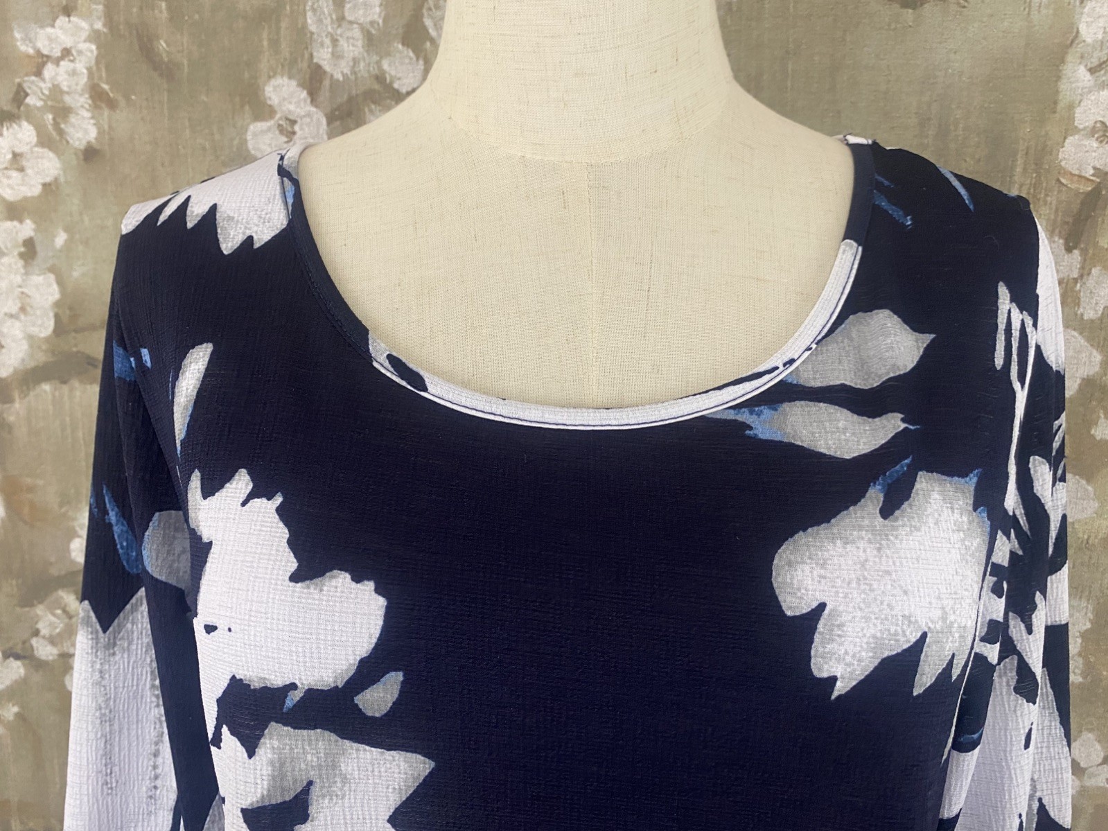 CLARA SUN WOO Navy Blue White Asymmetrical Hem Back Neck Dtl A-Line Top S EUC