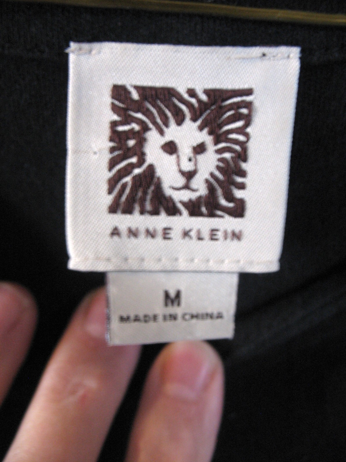 Anne Klein Women’s SHIRT TOP PULLOVER Black w LOGO BLING LION HEAD sz M zippers