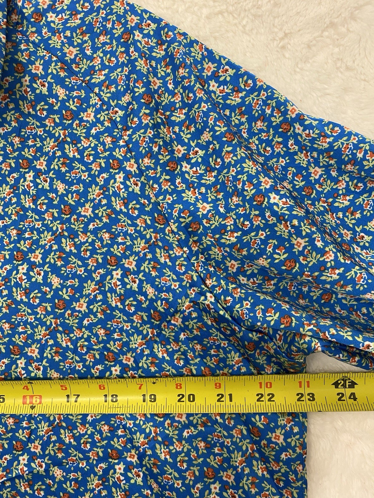 Women’s Blue Ditsy Floral Satin Long Sleeve Top Size Large V Neck Oversized NWT
