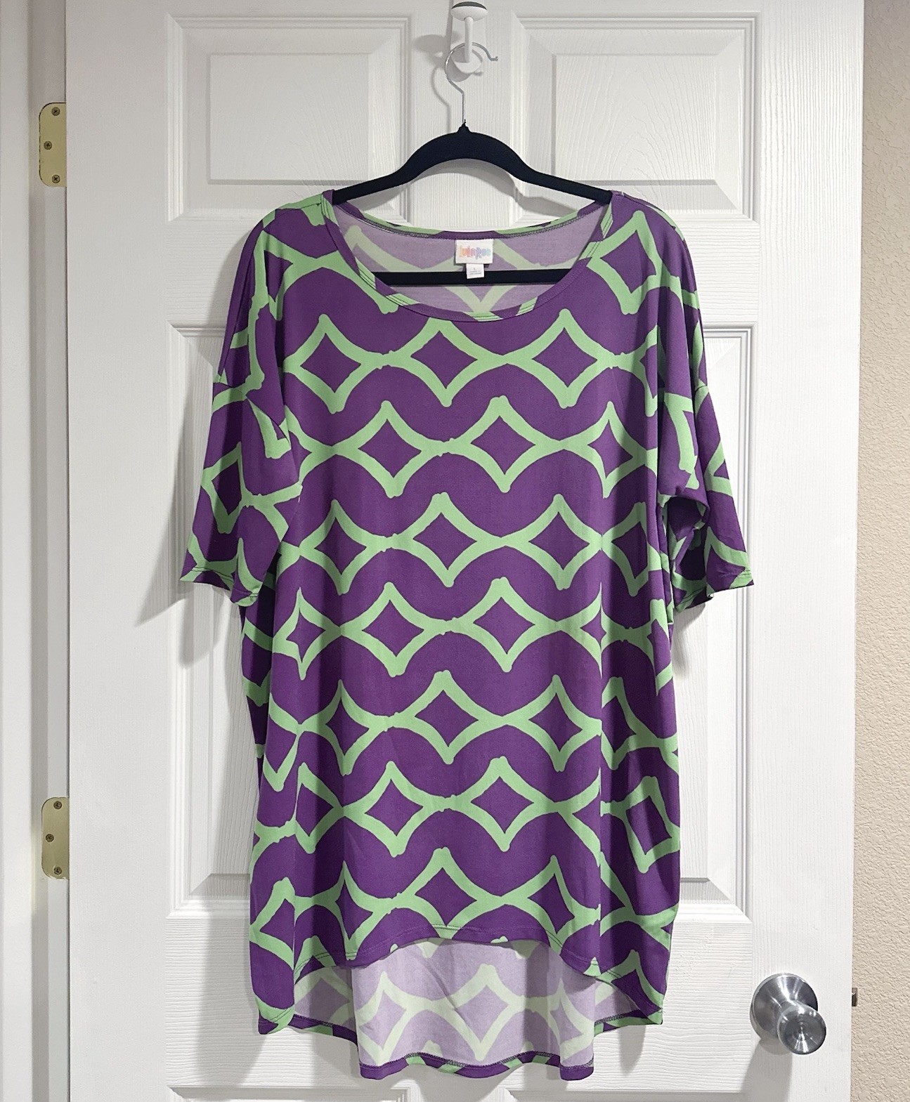 LuLaRoe Women’s Purple and Green Chevron Tunic Geometric Shirt Top Size Large