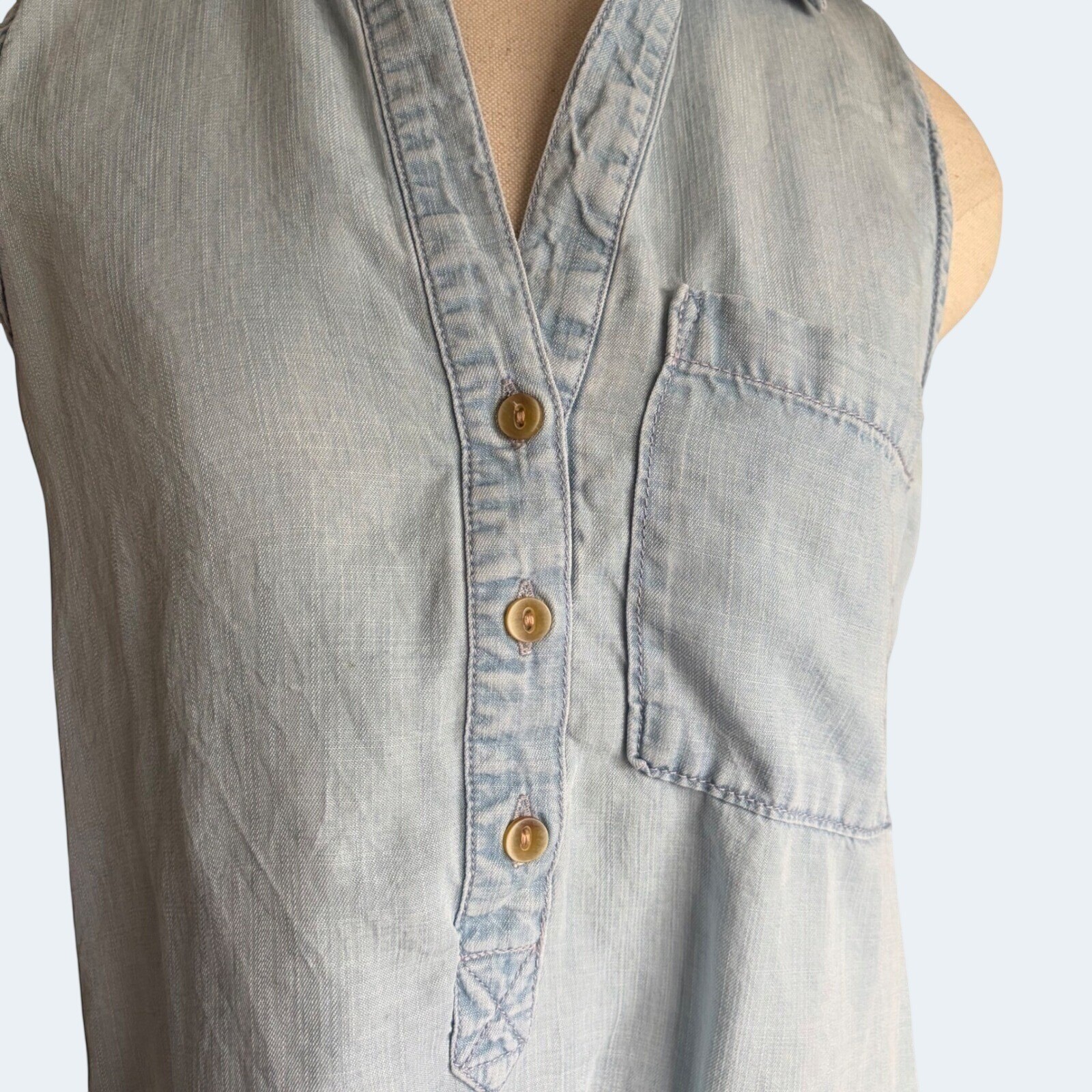Cloth & Stone Light Wash Denim Sleeveless Henley Top Size S Coastal Boho