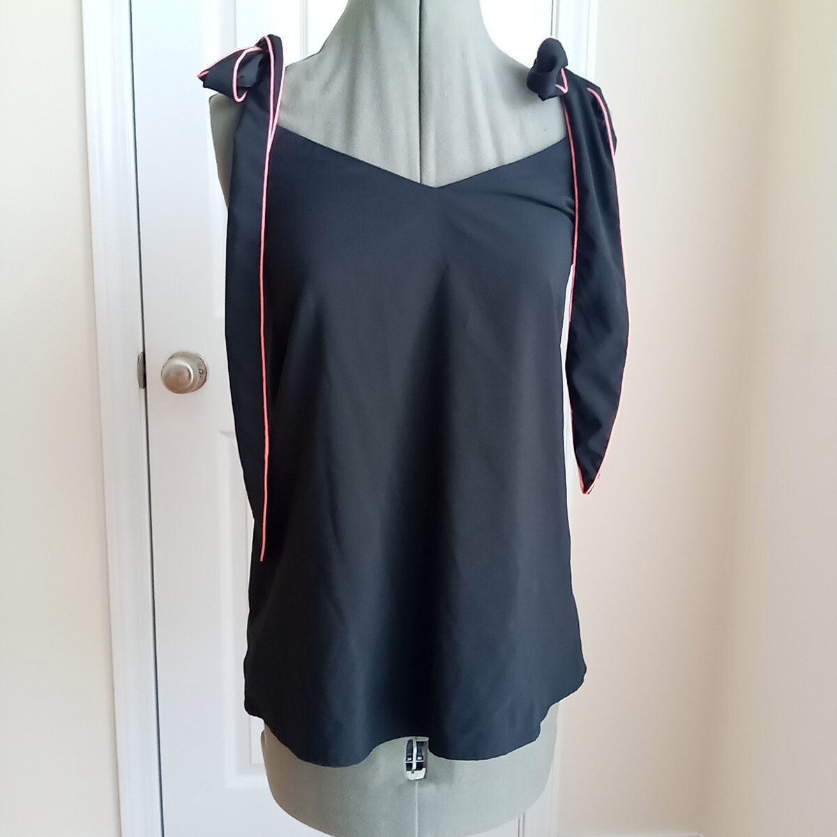 Judith March Womens Black Shirt Bow Top Spaghetti Strap Size Small pink & black