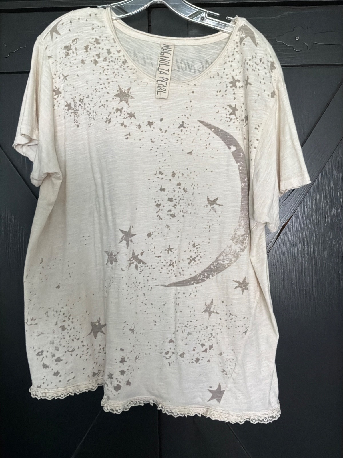 EUC MAGNOLIA PEARL TEE T-SHIRT STARS & MOON LACE TRIM HEM OS RETIRED PRINT RARE