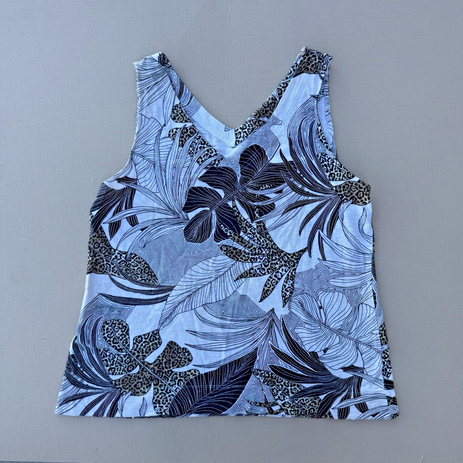 Chicos Women’s Large White Tropical Plants Safari Top V Neck