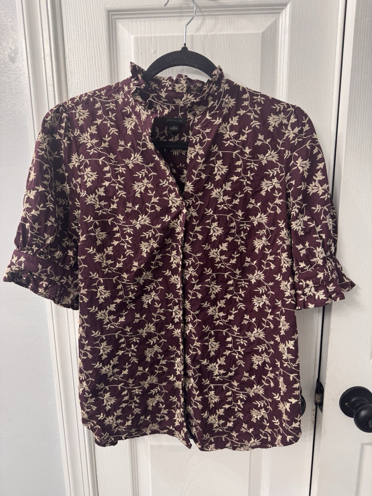 Ann Taylor Medium Embroidered Cotton Blouse Burgundy Floral Ruffle Neck Boho