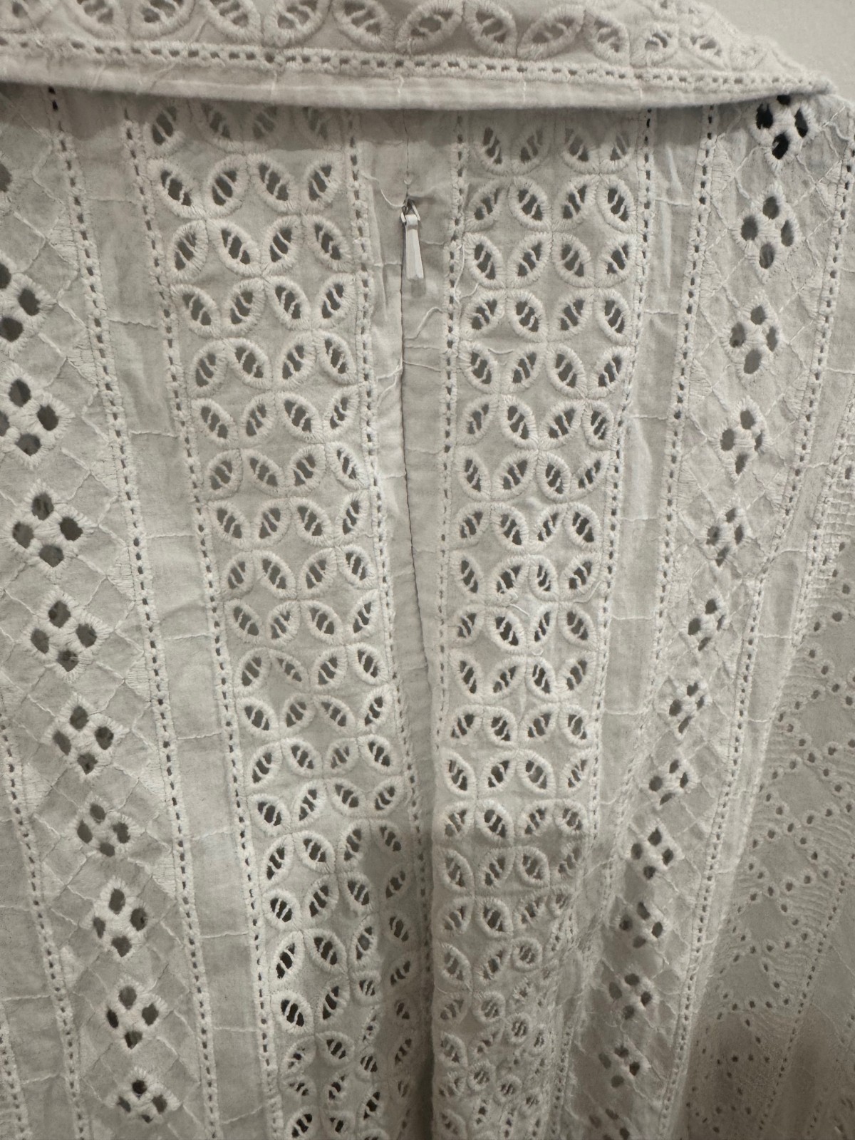 Ivory eyelet lace blouse, collar, bow-tie detail Wayward Fancies Size 28