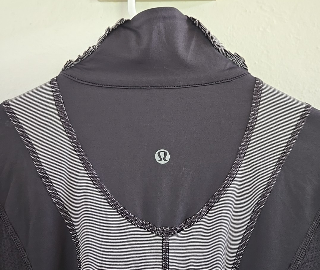 Lululemon Mock Neck 1/2 Zip Long Sleeve Top Striped Thumbhole Pocket Size 6