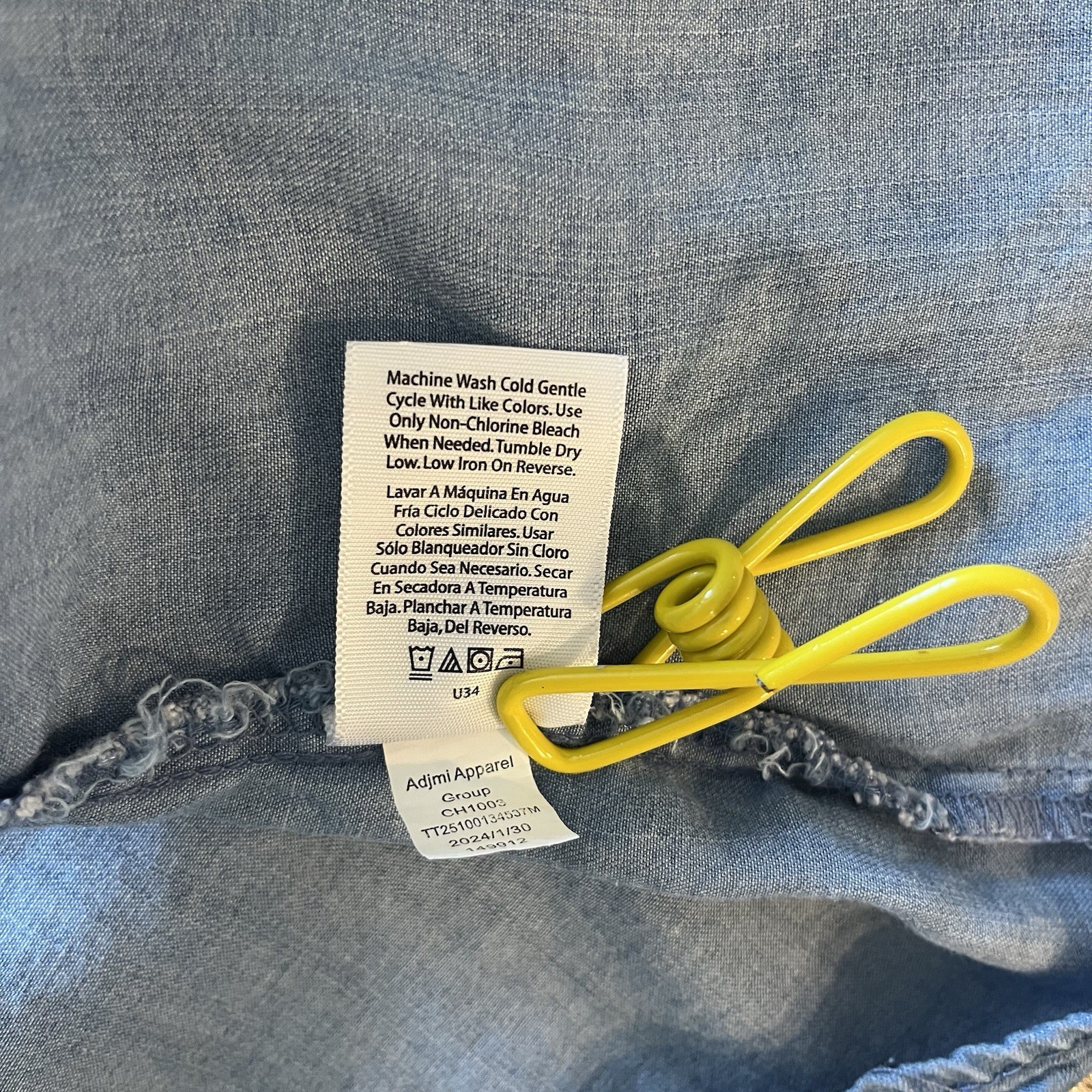 Time and Tru Women’s V Neck Sleeveless Blouse in Light Blue Denim Size LRG 12-14
