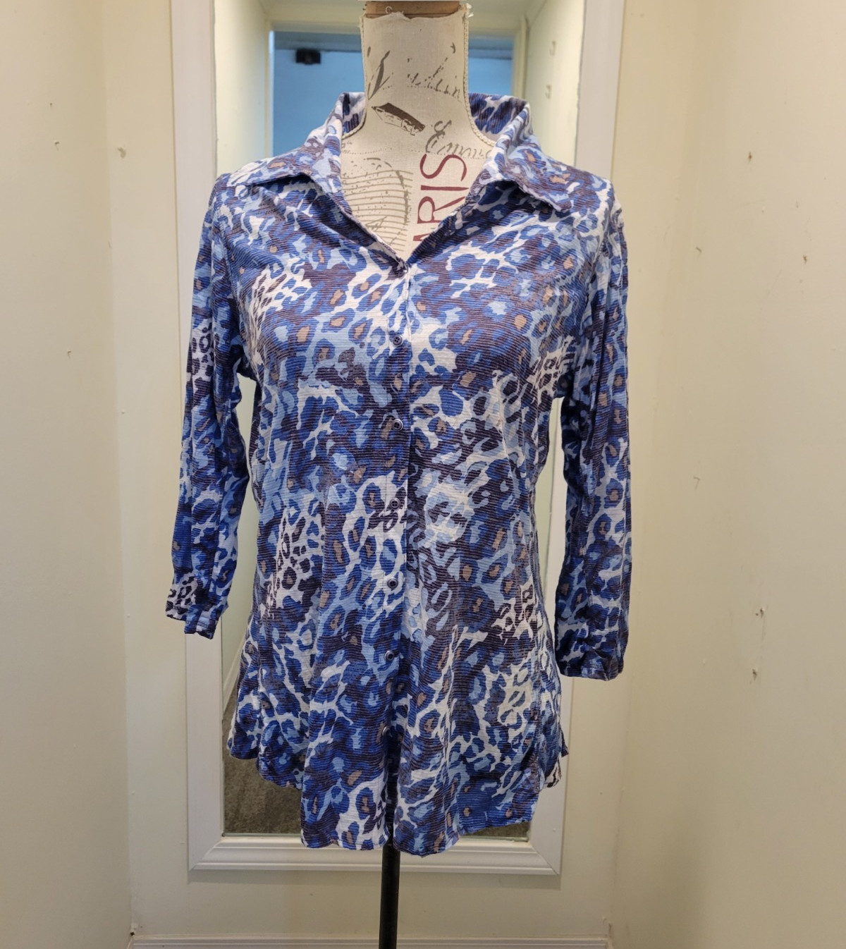 David Cline Blue White Leopard Animal Print Button-Up Collared 3/4 Sleeve M