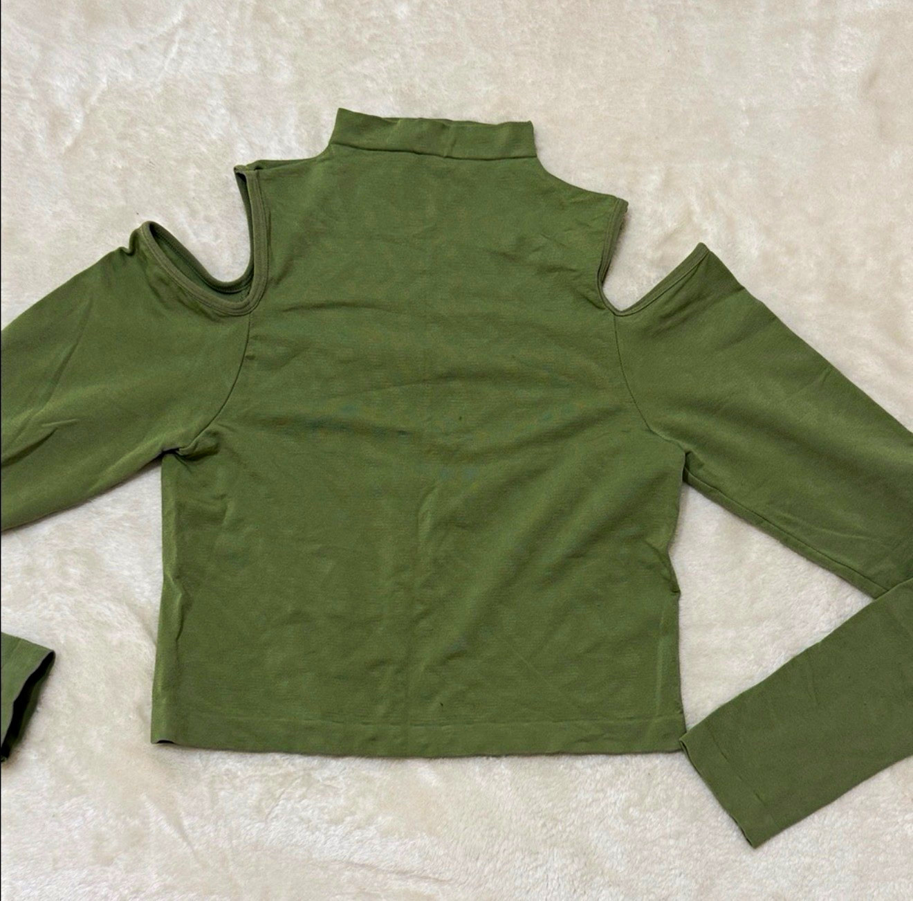 Cotton On Women’s Green Solid Mock Neck Cold Shoulder Knit Crop Top XS/S