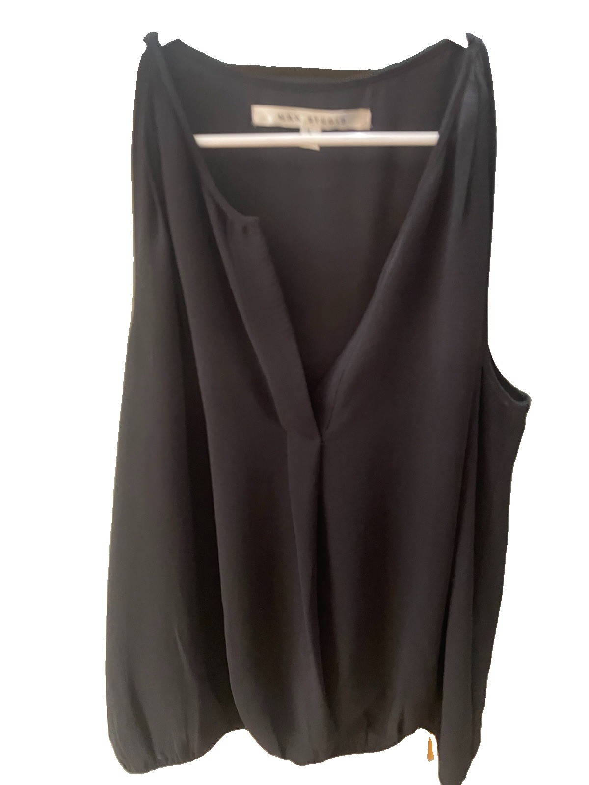 Max Studio Black Solid V-Neck Sleeveless Pullover Blouse Women’s Regular L