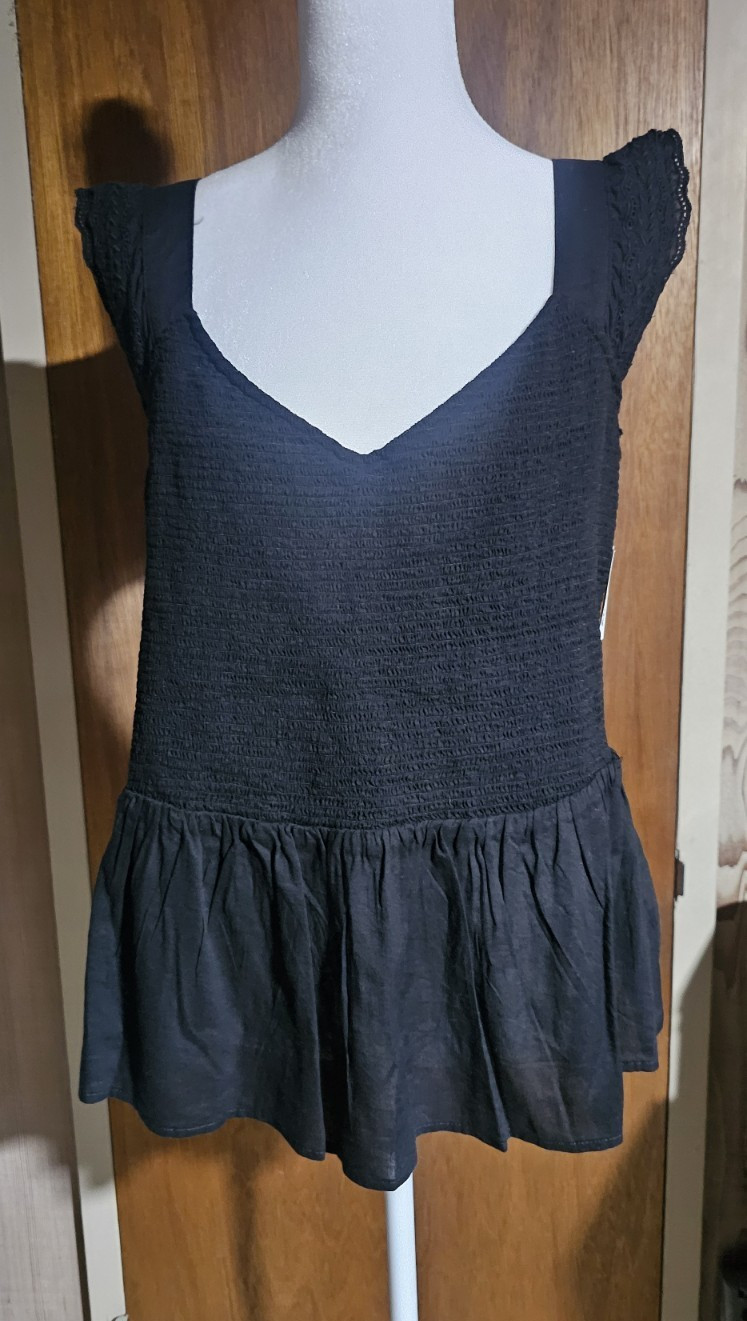 Old Navy XL Tall Black Smocked Lace Trim Sleeveless V-Neck Peplum Blouse