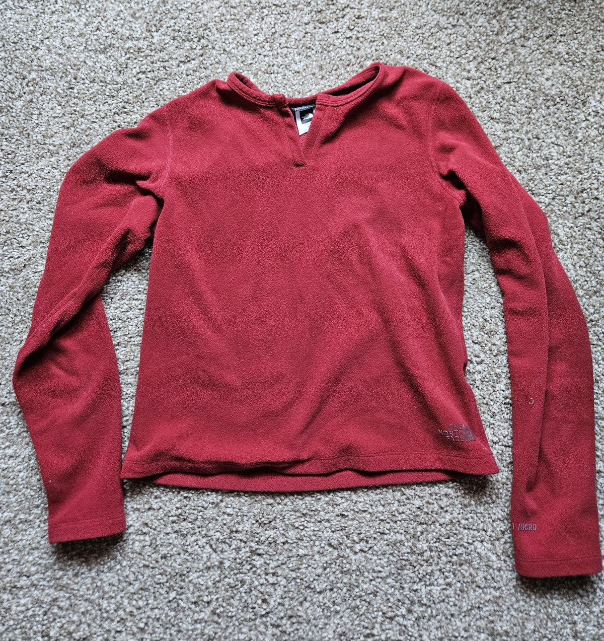 The North Face Women’s S Red TKA Micro Fleece V-Neck Long Sleeve Pullover Top