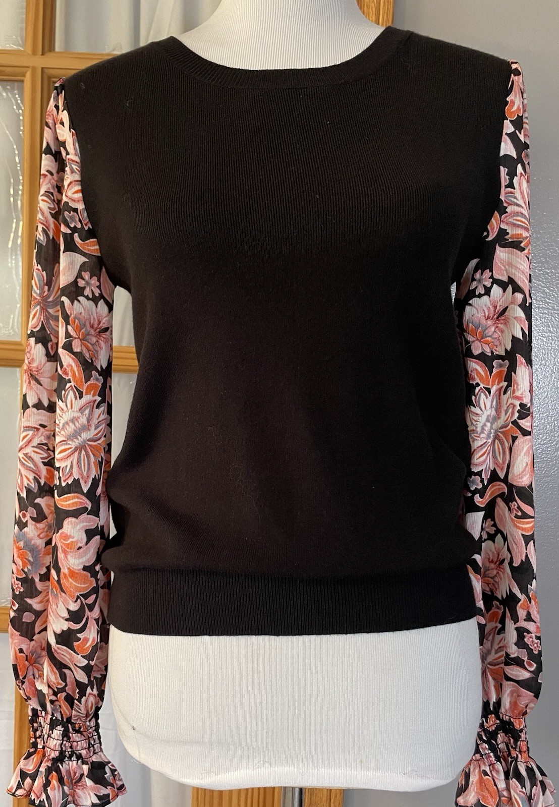 Anthropologie Fate Pullover Blouse S Black Knit Peach Floral Sleeve Modern City
