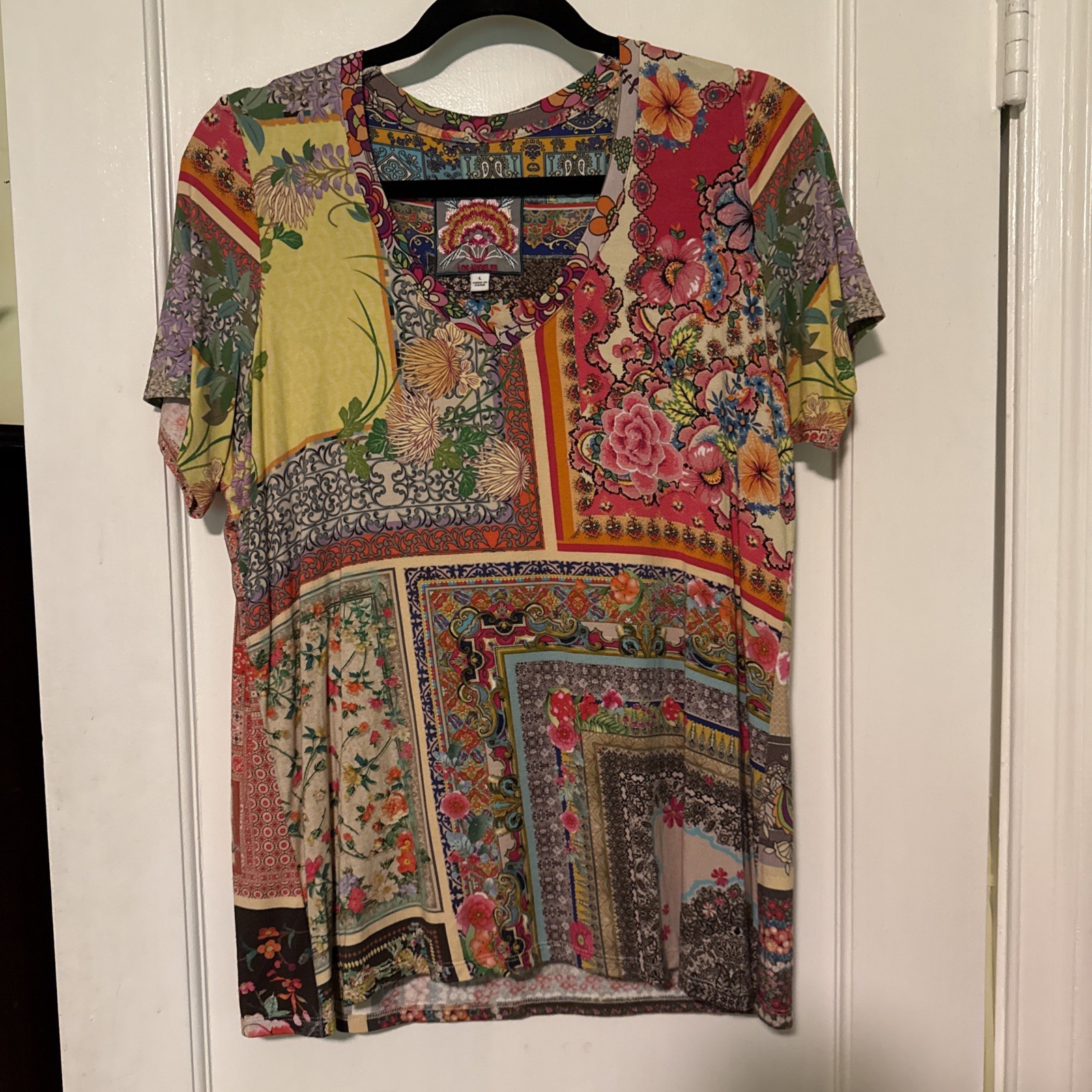 Johnny Was colorful shortsleeved top size L bamboo.