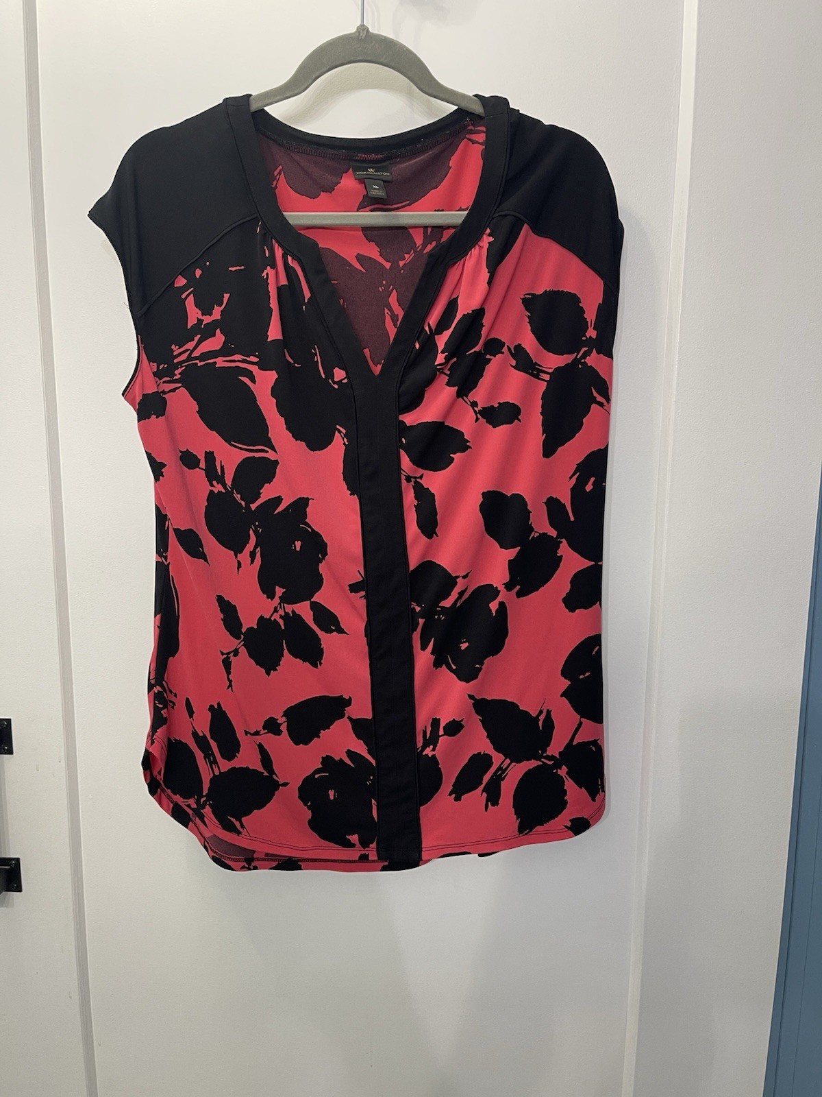 Worthington Industries Women’s Blouse XL Almost Sleeveless V-neck