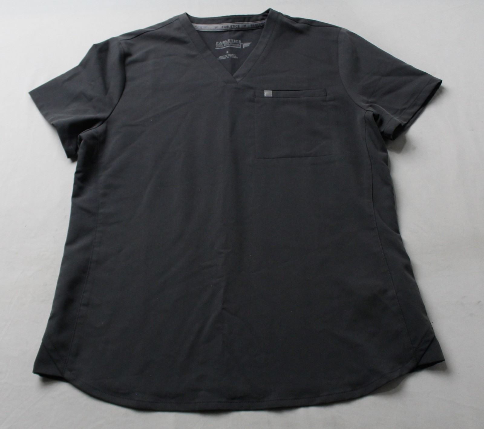Fabletics Women’s Lightweight Stretch Vital 1-Pocket Scrub Top ZG3 Onyx Small