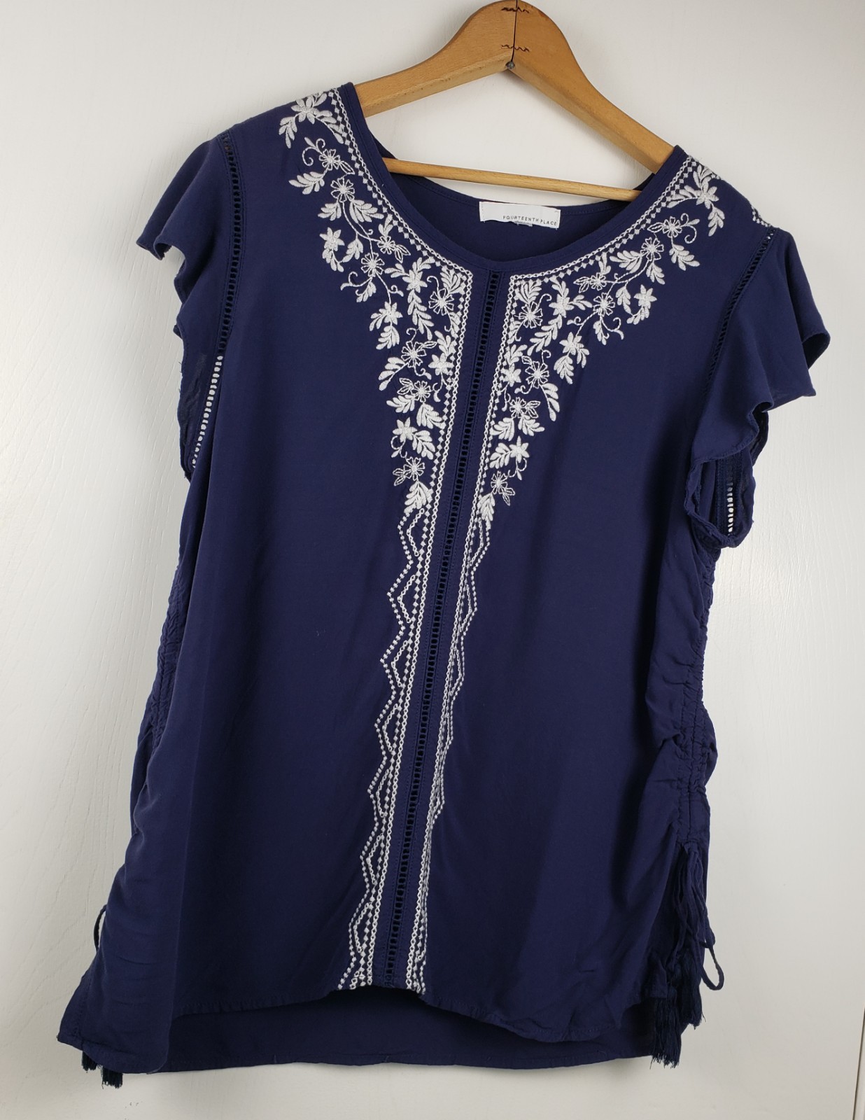 Fourteenth Place Women’s Blue Short-Sleeved Embroidered Blouse No Size Tag
