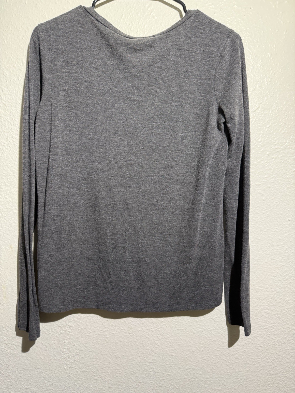 Women’s Gray Solid V-Neck Long Sleeve Pullover T-Shirt M Rayon/Spandex Stretch