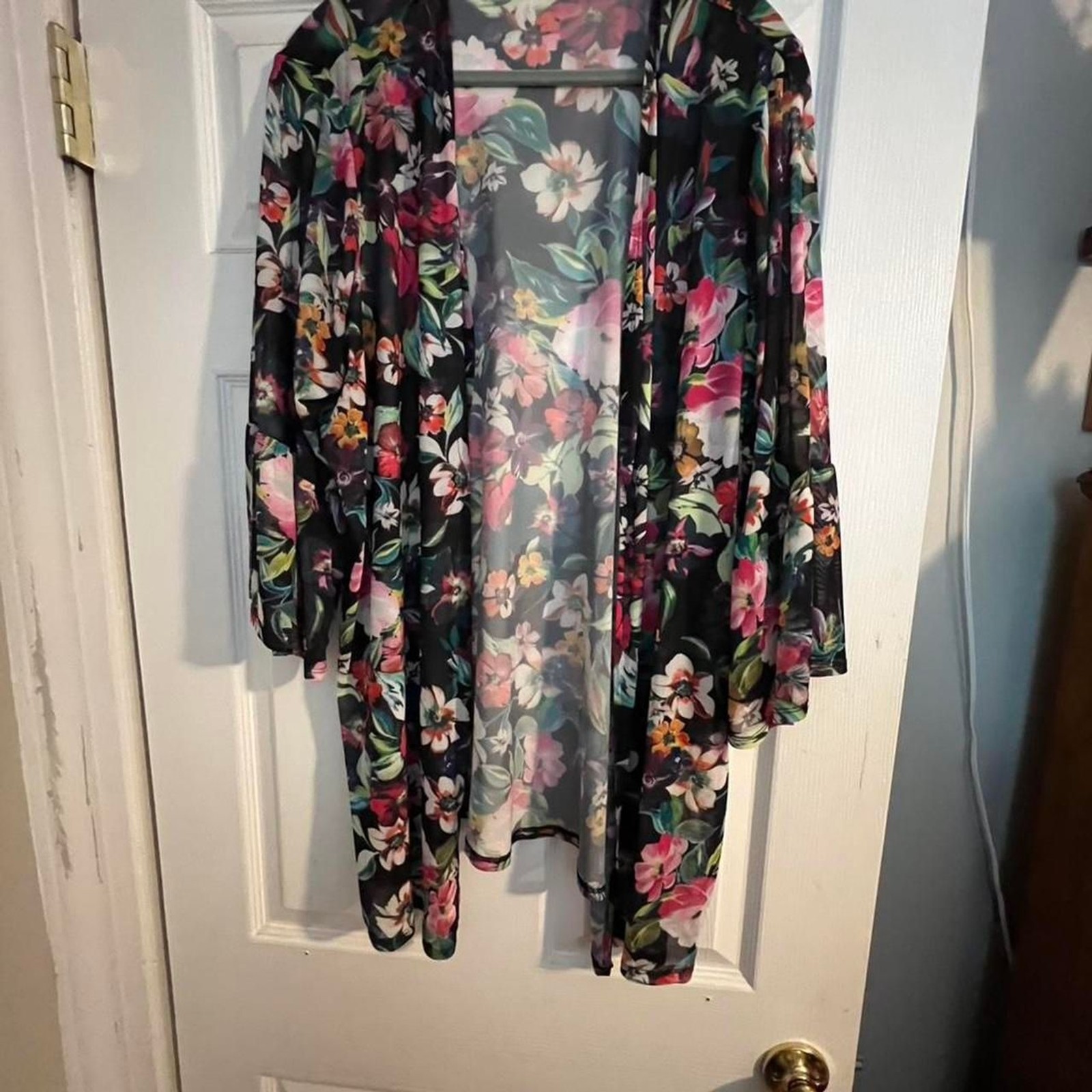 Lightweight Semi Sheer Floral Cardigan Style Kimono W/ Flowy Bell Sleeves, 22/24