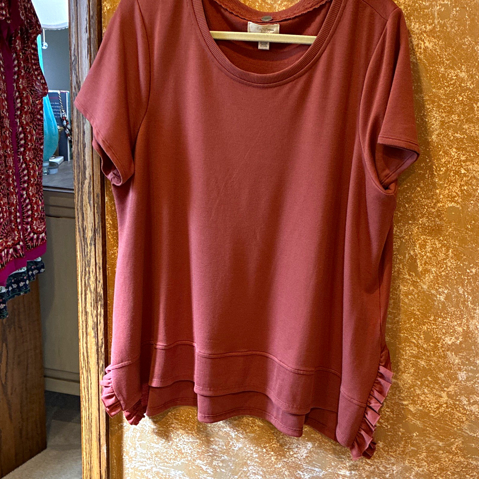 Cupio Woman Womens 1X Plus Rust Solid Knit Round Neck Ruffle Hem T-Shirt