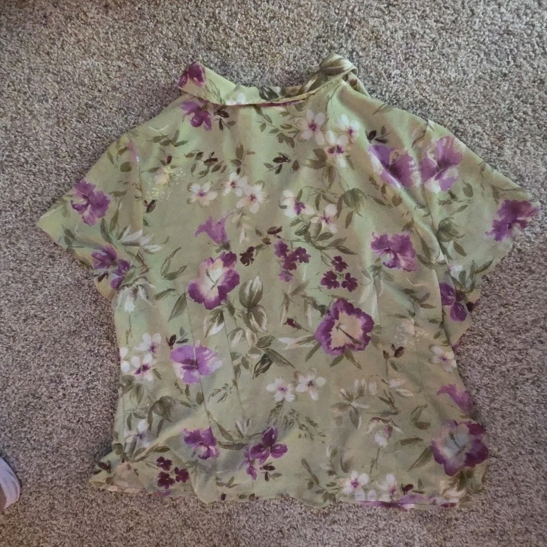 Size 24W Blouse Top Collared Purple and Green Floral Textured Emma James Woman