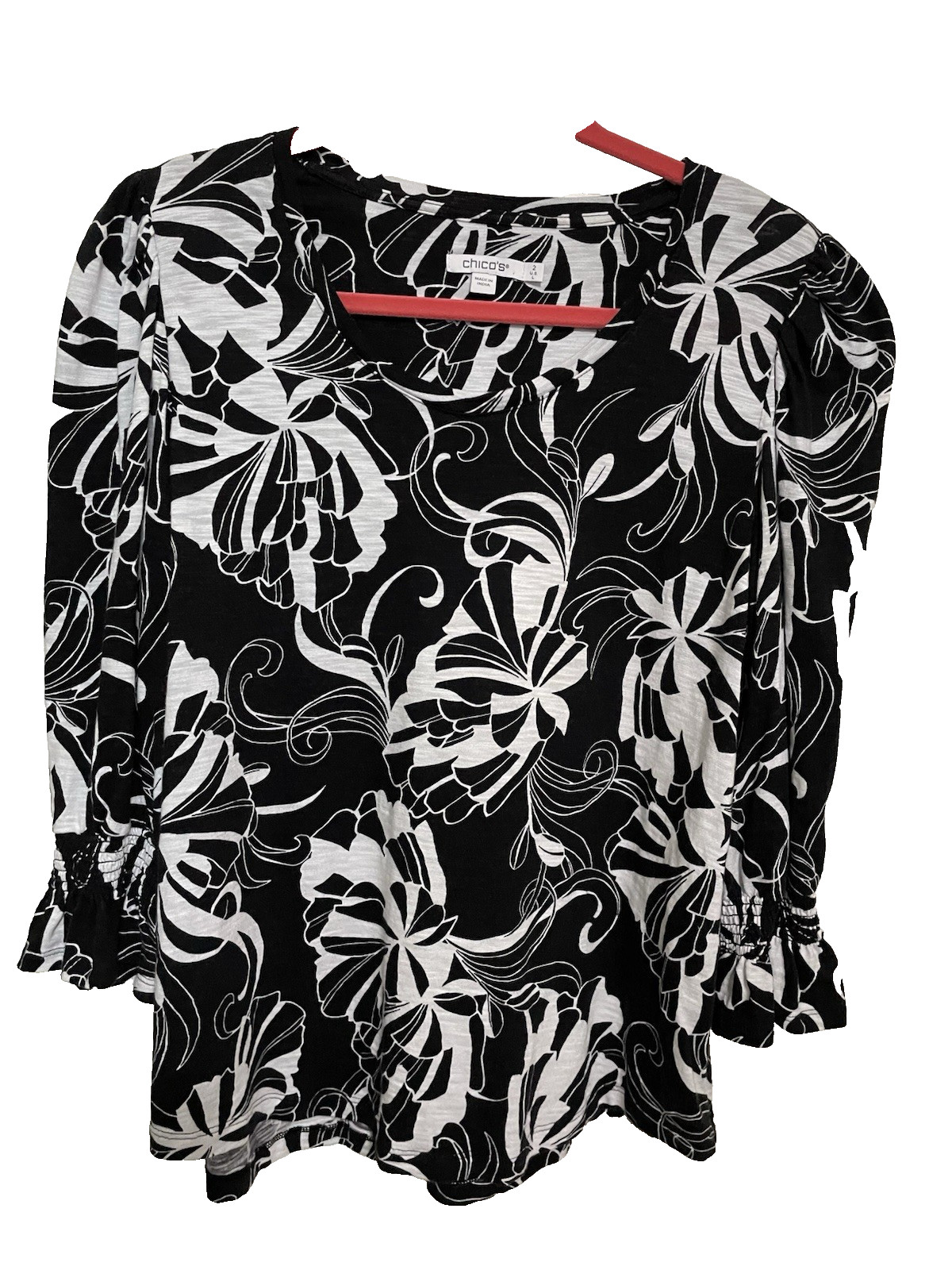 Chico’s black/white slub knit top, shirred sleeves, shaped hem, 2/L