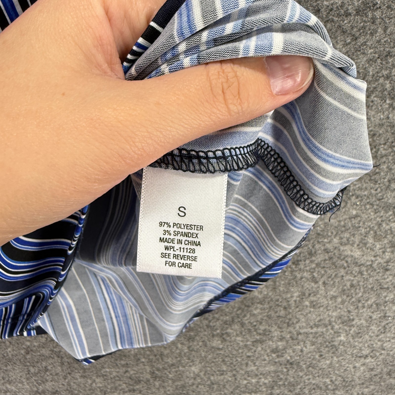 Roz & Ali Blouse Women S Blue Striped V-Neck Zipper Short Sleeve Casual Top