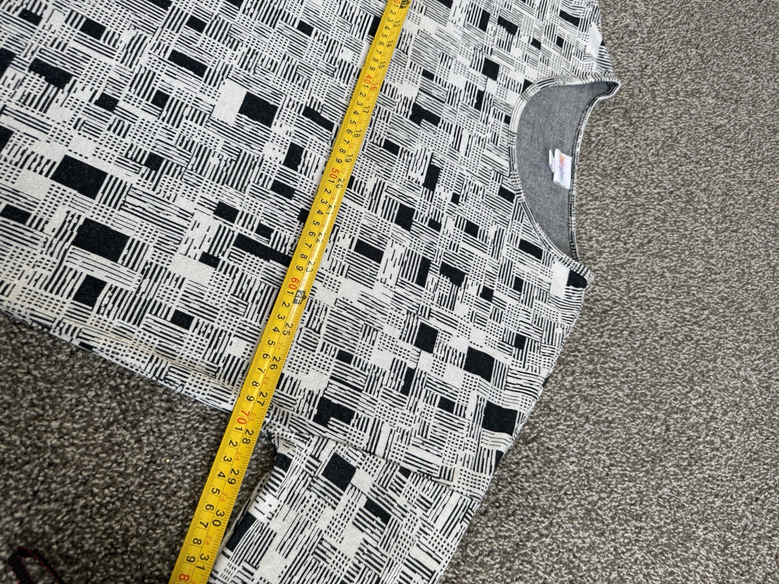 LuLaRoe Women’s L Geometric Black White Gray Round Neck Short Sleeve Knit Tunic