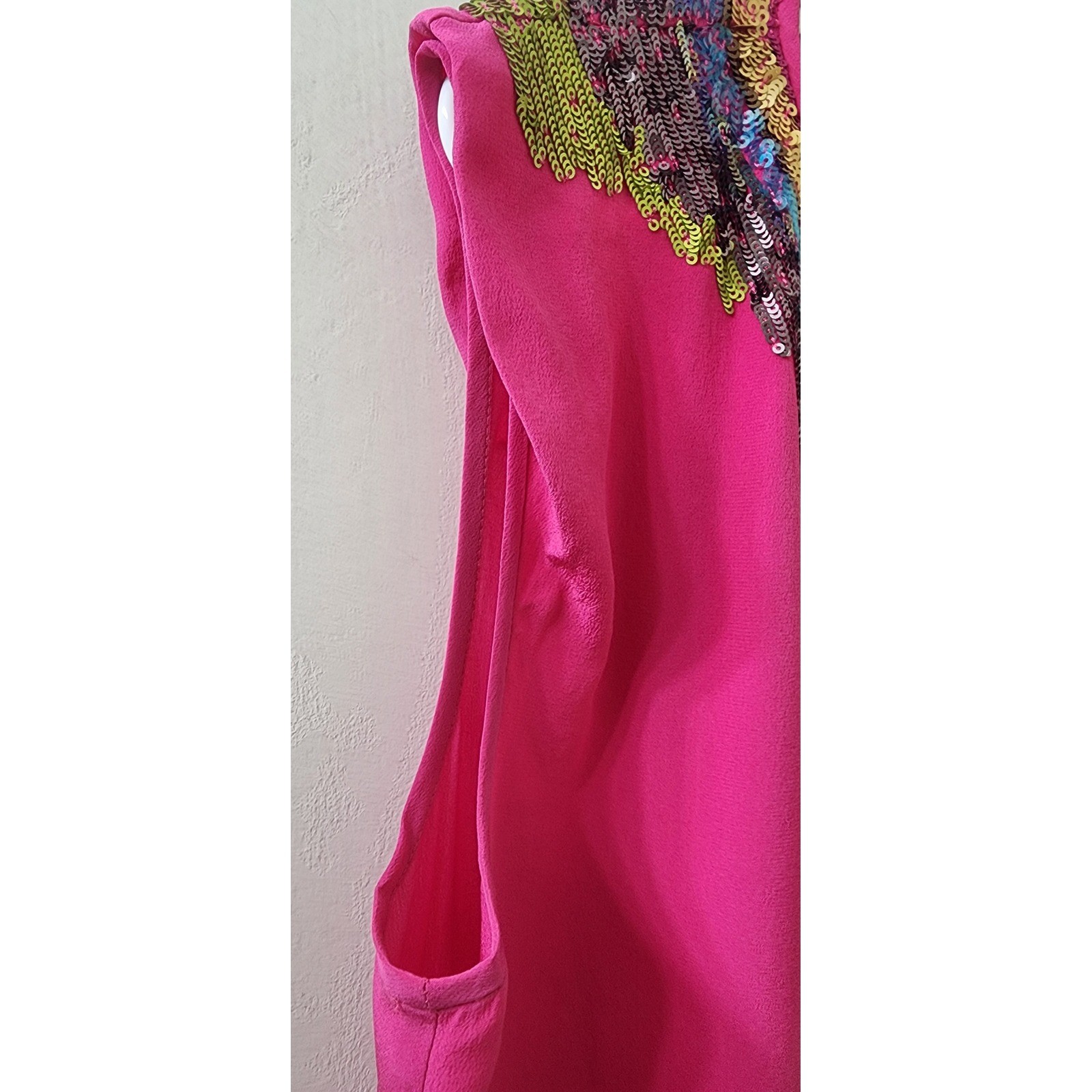 Trina Turk Pink 100% Silk Sequin Bib Sleeveless Blouse Top R291209 Womens L