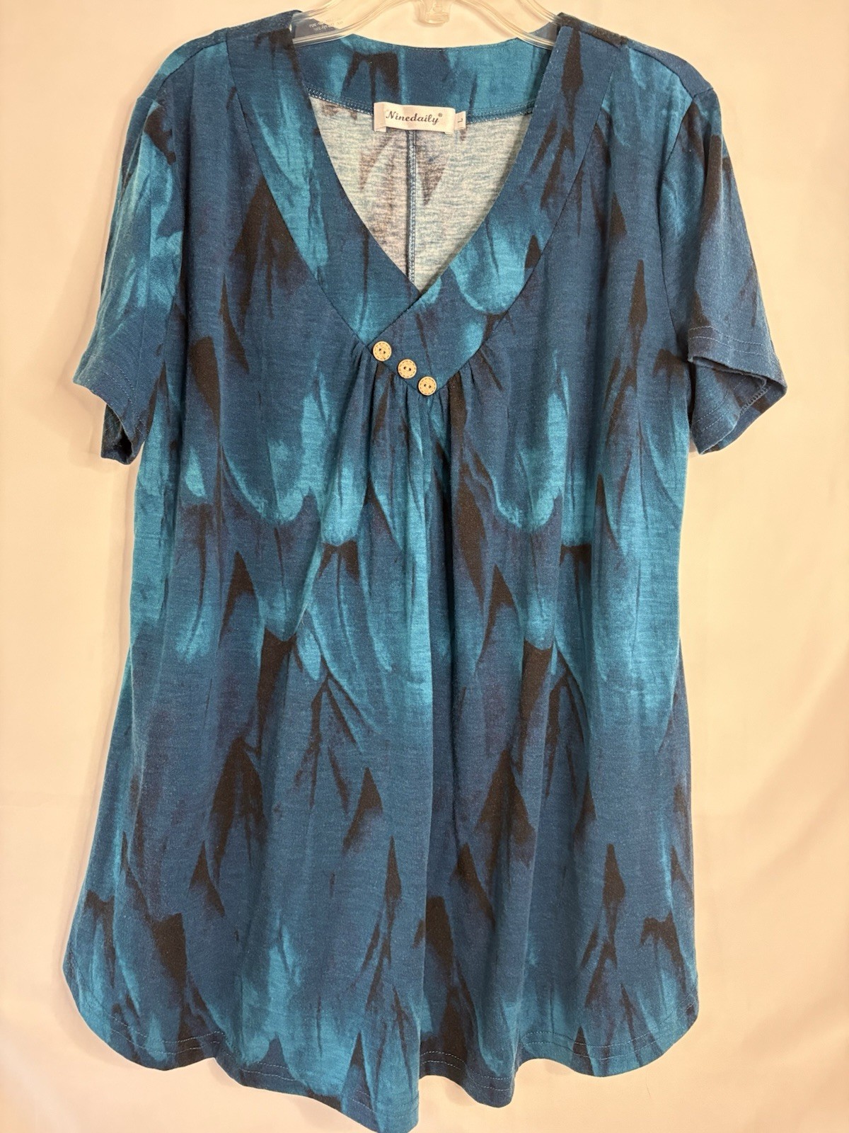 Ninedaily Women’s size L Blue/Black Abstract V-Neck Short Sleeve Blouse
