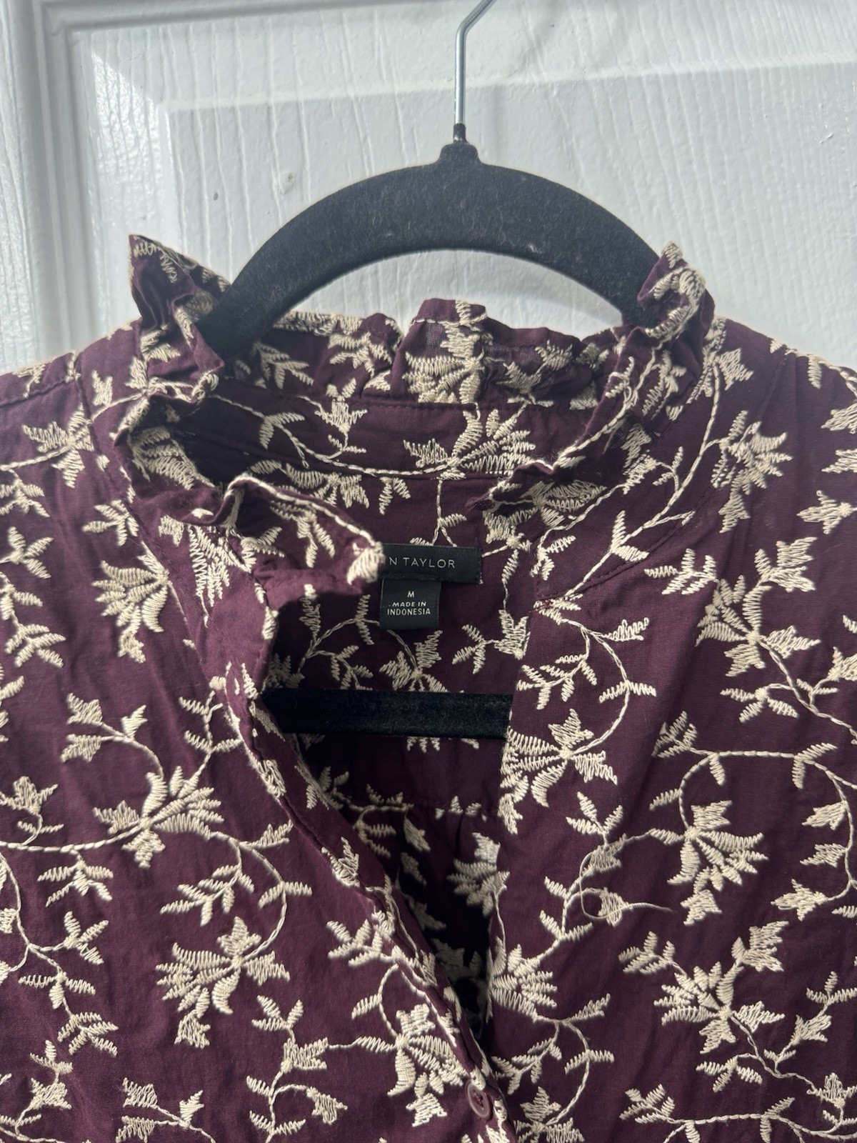 Ann Taylor Medium Embroidered Cotton Blouse Burgundy Floral Ruffle Neck Boho