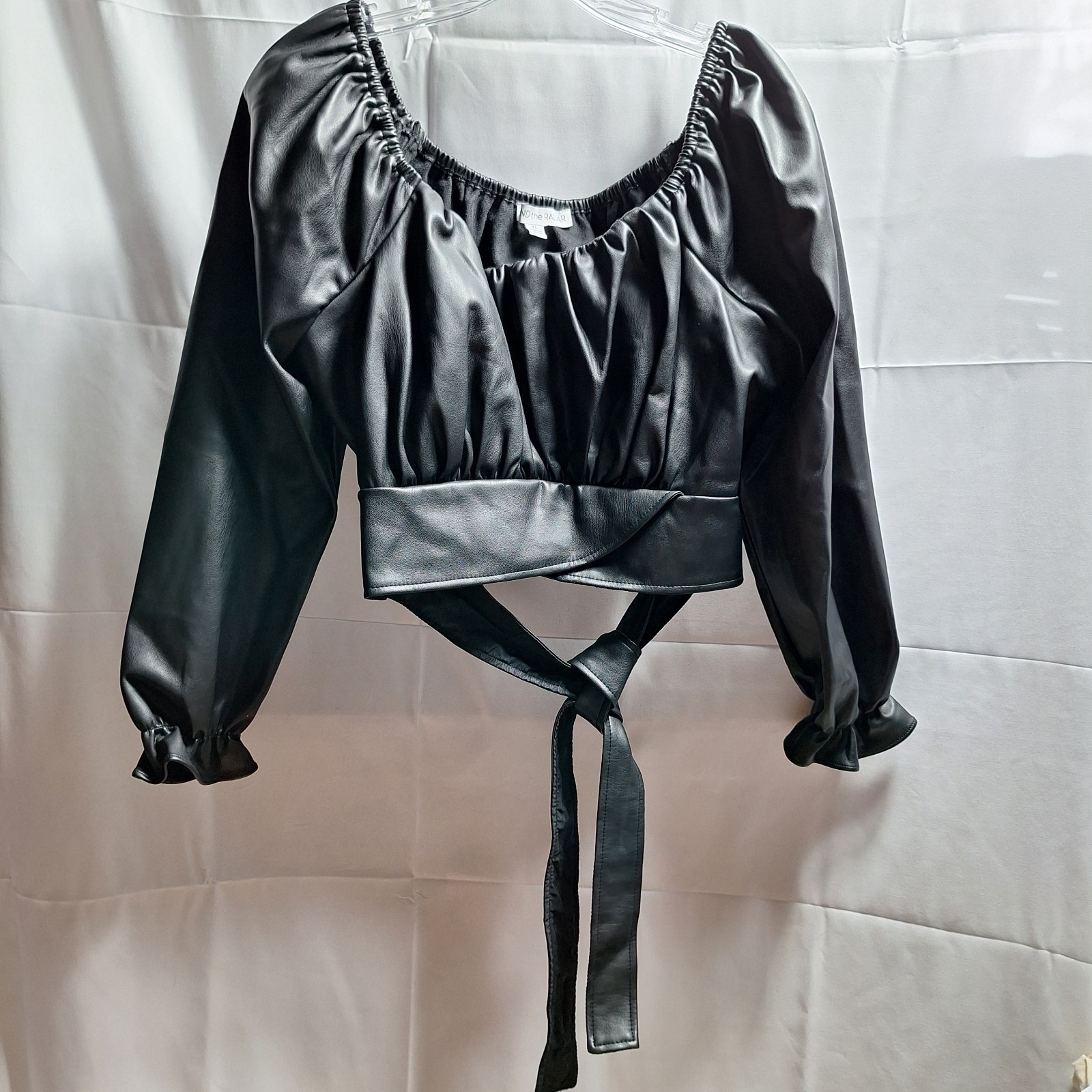 BEYOND THE RADAR Faux Leather Off Shoulder Crop Top Sz XL Black Puff Sleeve EUC!