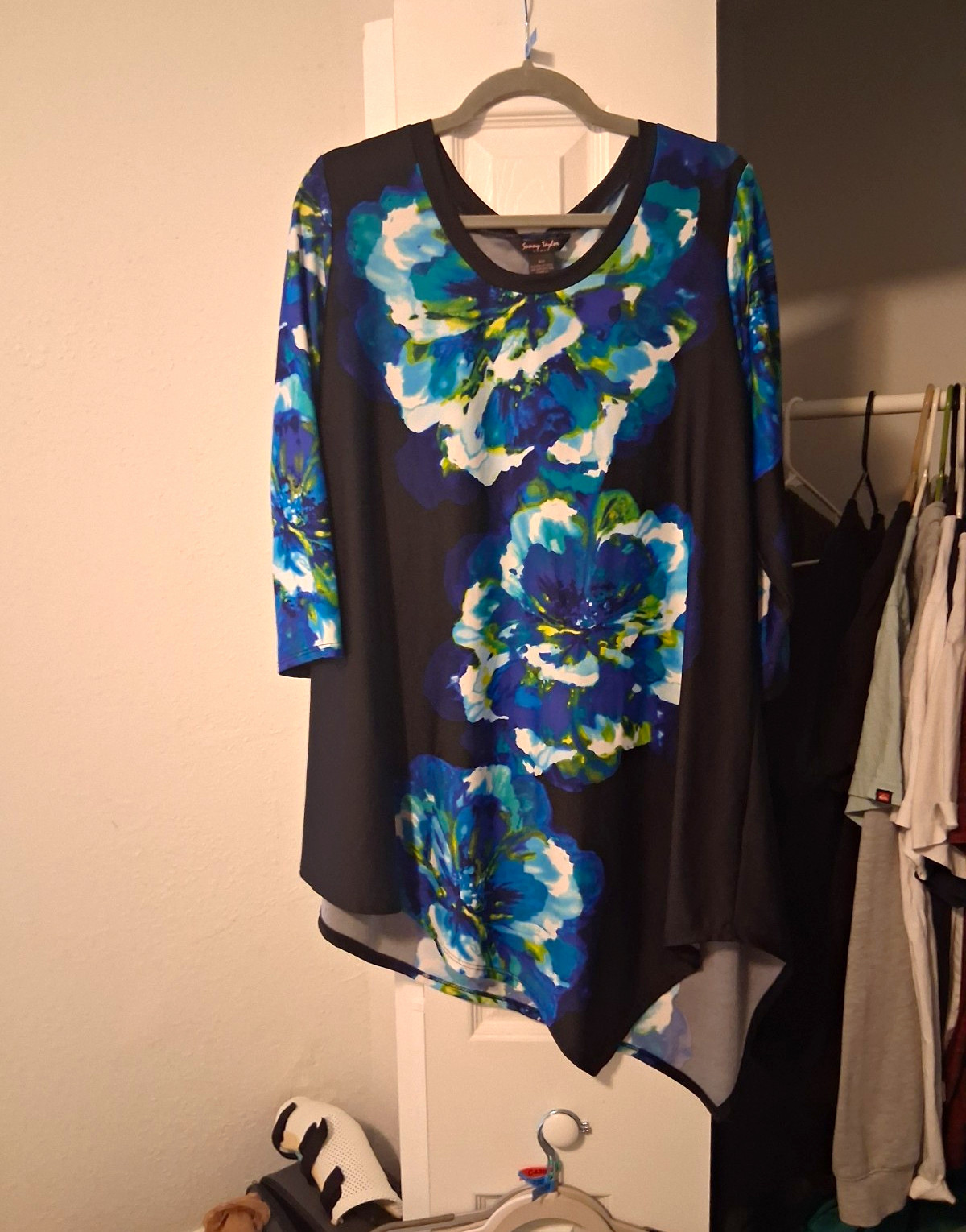 Sunny Taylor Women’s 2X Plus Floral Black Blue Green Round Neck 3/4 Tunic