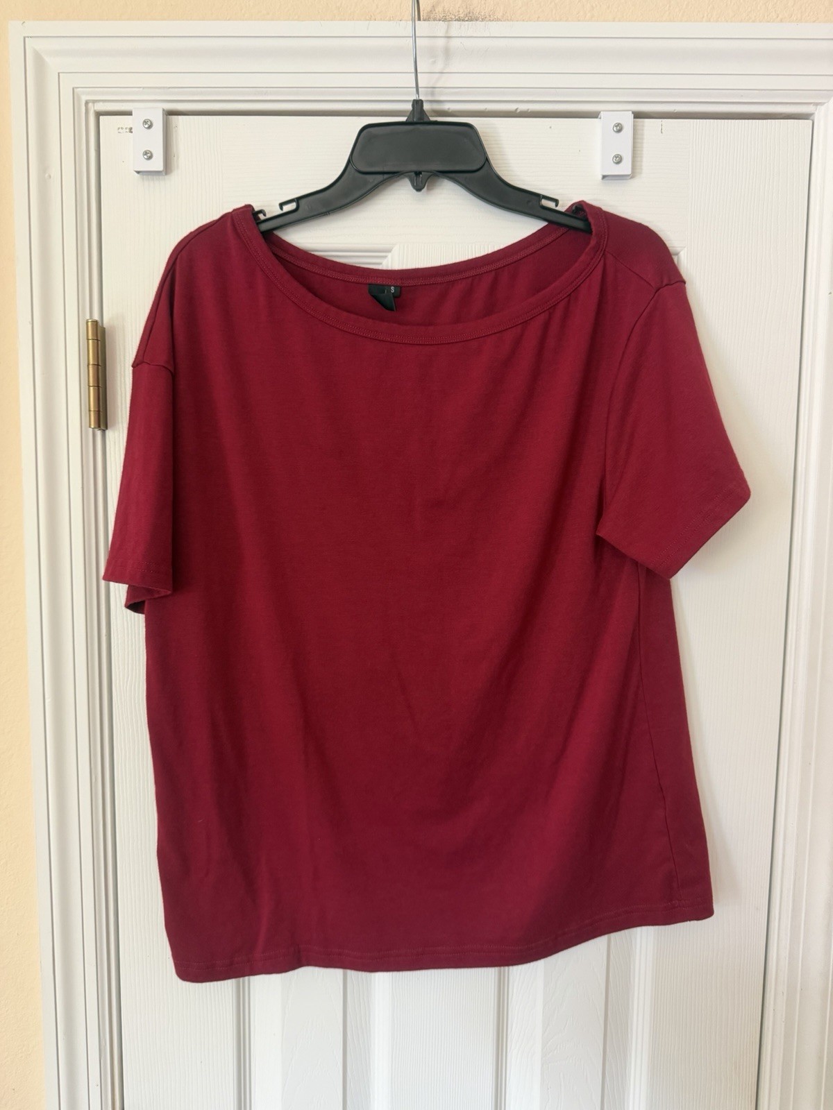 Trendy Queen Red T Shirt Size Small