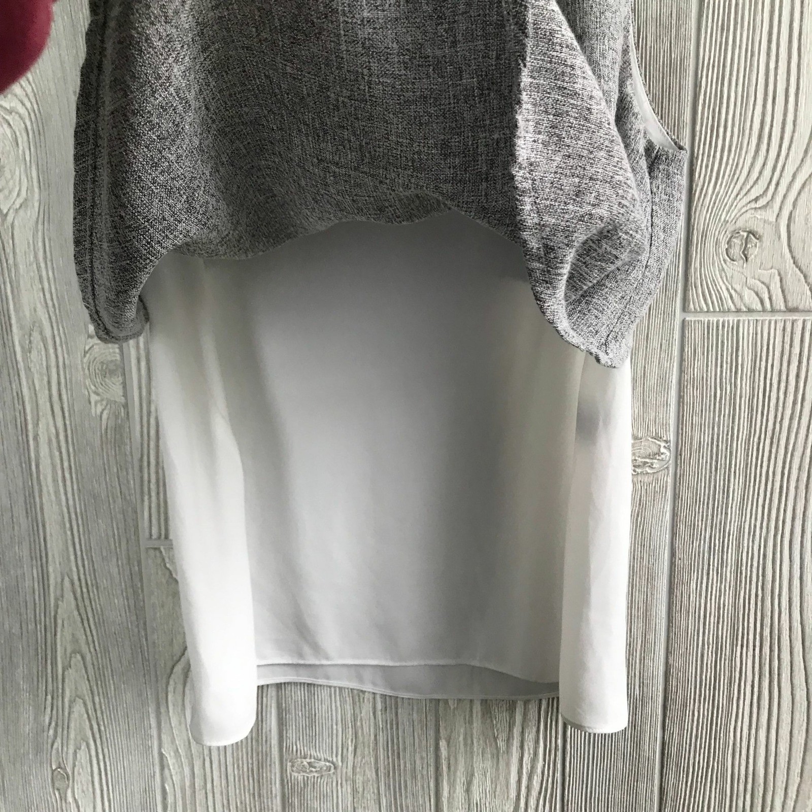 41 Hawthorn Gray and White Layered Sleeveless Blouse Career Top – Size Small