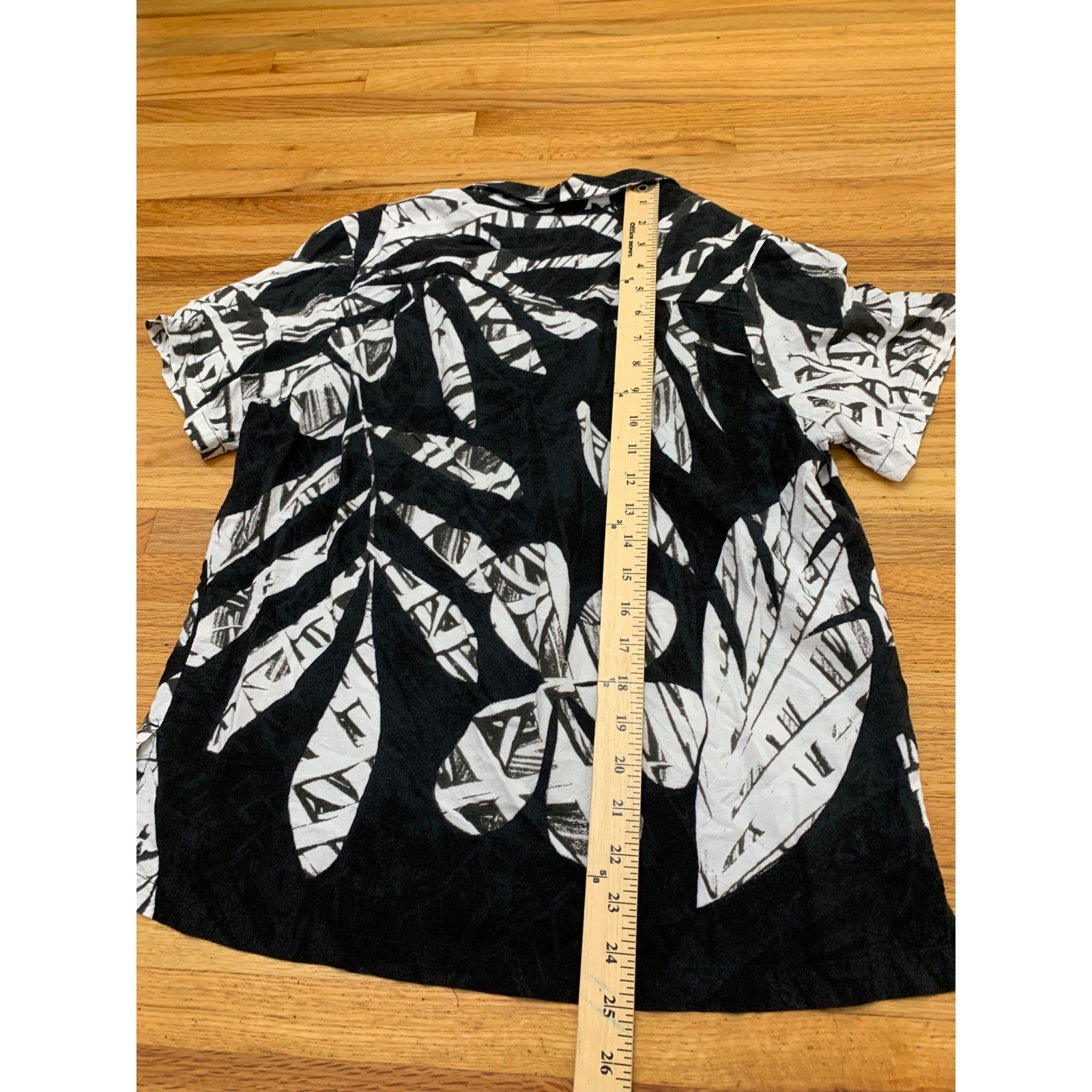 Jams World Valletta Rayon Shirt Women’s Medium Black White Tropical Leaf Hawaii