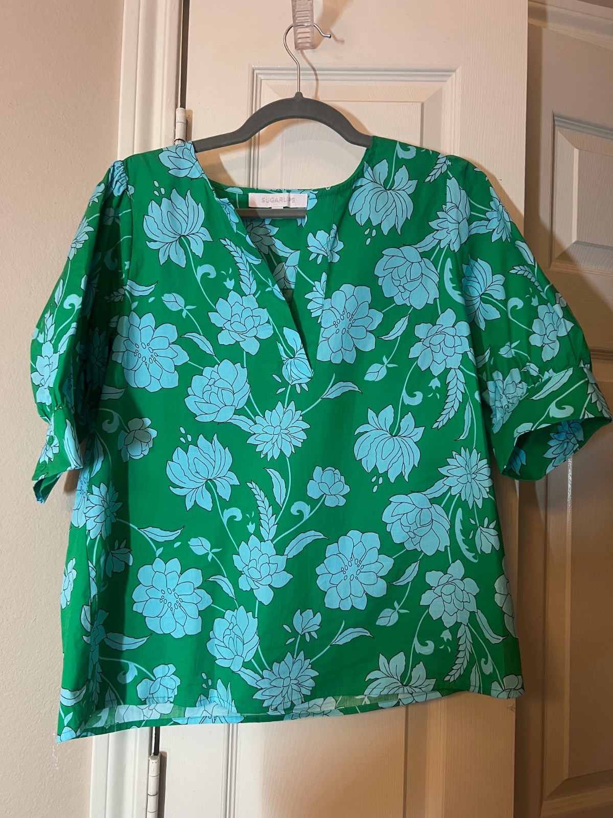 Women’s SugarLips Green Floral Blouse – Short Sleeve – Split Neck – Medium